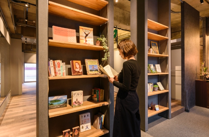 スタジオの書棚